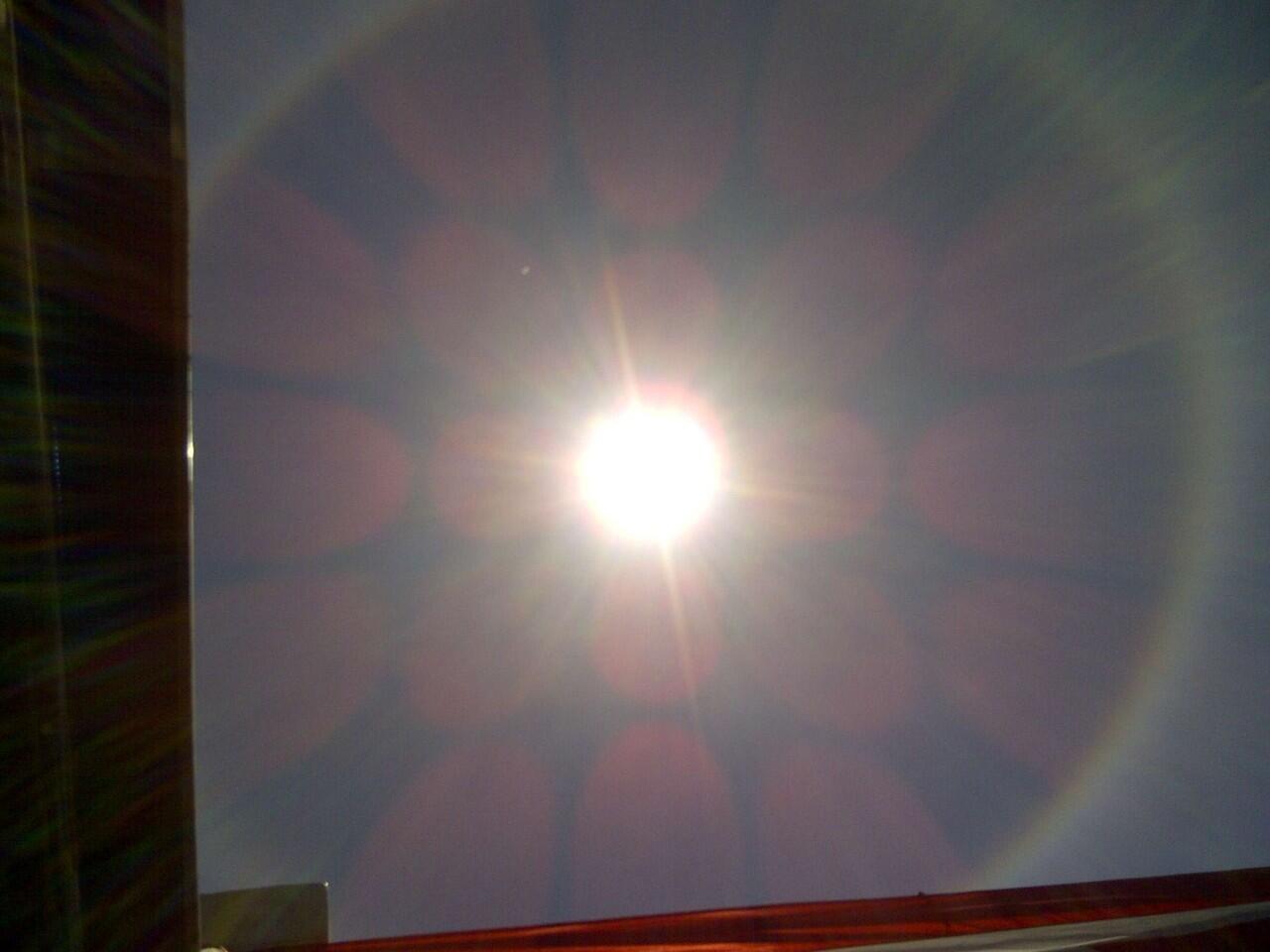 &#91;WOW&#93; Matahari Dikelilingi Pelangi, Fenomena Halo