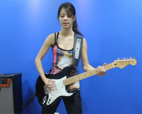 JULIANA VIEIRA, Gitaris Cantik, Muda &amp; Berbakat