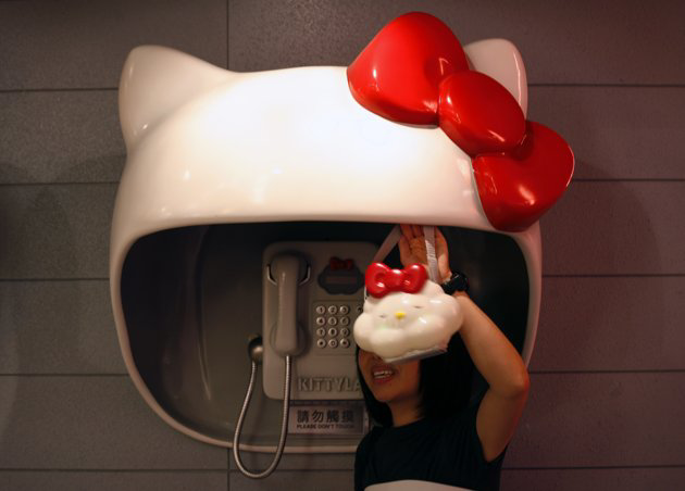 10 Telepon Umum paling unik dunia.. kreatif