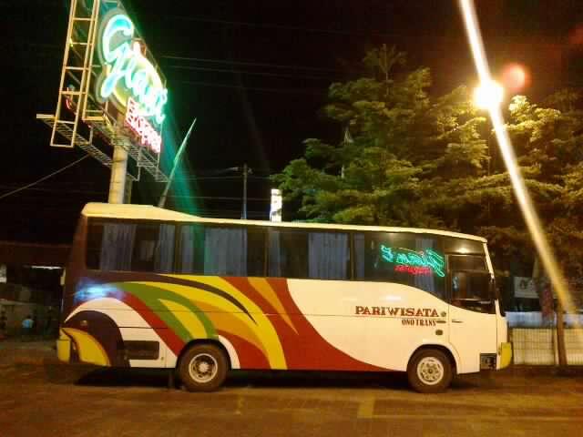 Bus Pariwisata 3/4 Medium