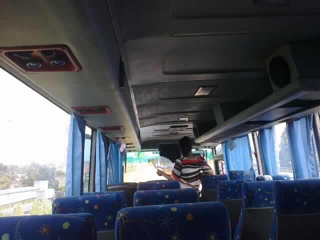 Bus Pariwisata 3/4 Medium