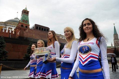 Medvedev Girls, Cheerleader Sang Presiden