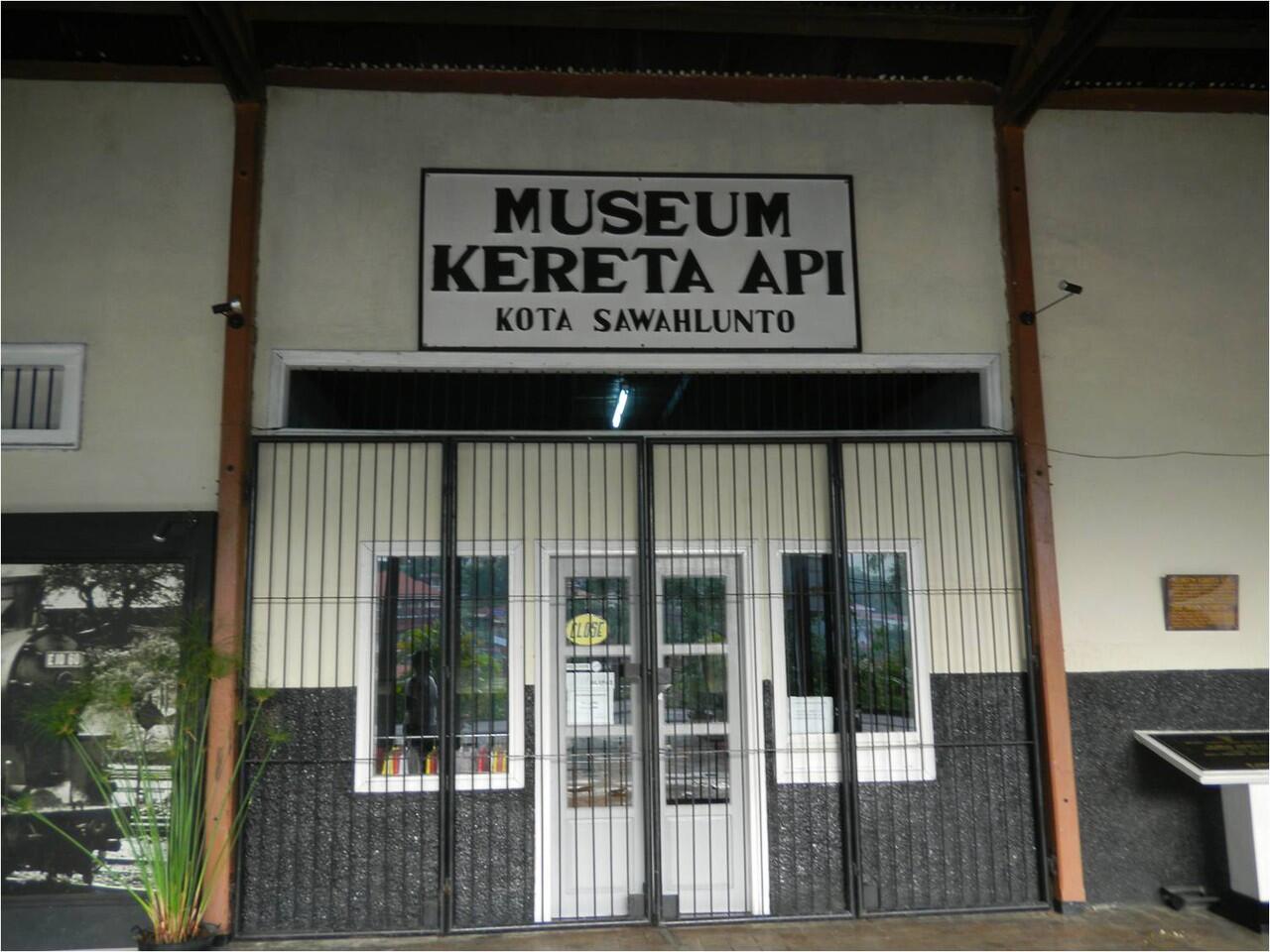 Legenda Hidup Kereta Api Wisata Danau Singkarak Sumatera Barat 