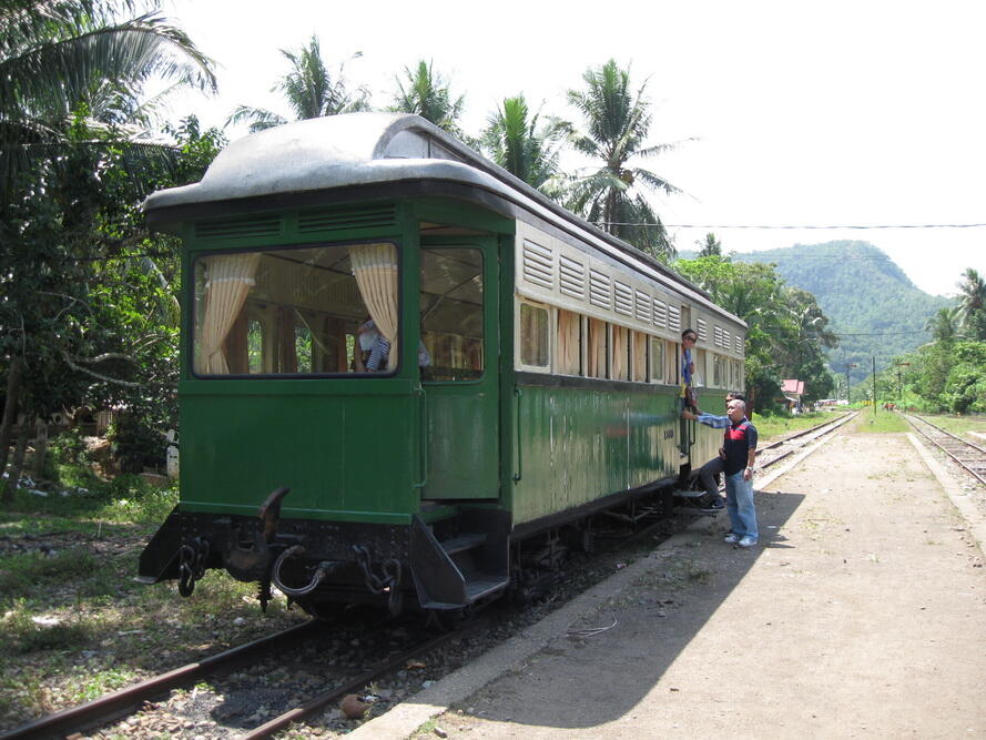 Legenda Hidup Kereta Api Wisata Danau Singkarak Sumatera Barat 