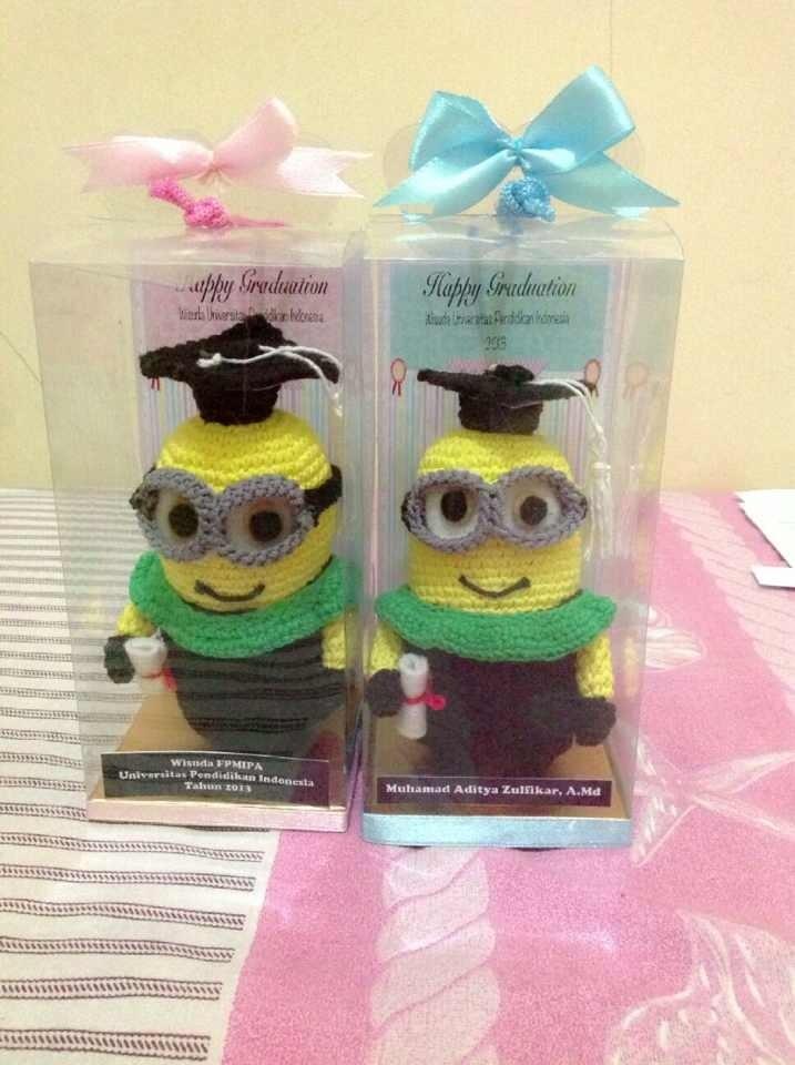 Terjual WTS Boneka  Rajut  MINION WISUDA Cocok dibuat 