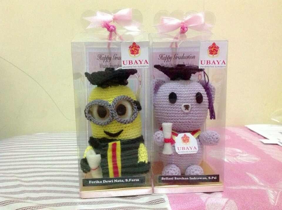 Terjual WTS Boneka  Rajut  MINION WISUDA Cocok dibuat 