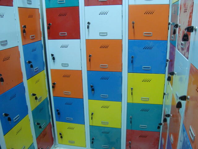 Terjual Jasa pembuatan Office Furniture Locker Lemari 