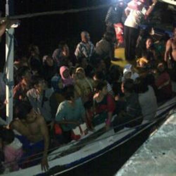 Kapal Express Bahari Terbakar di Selat Nasik