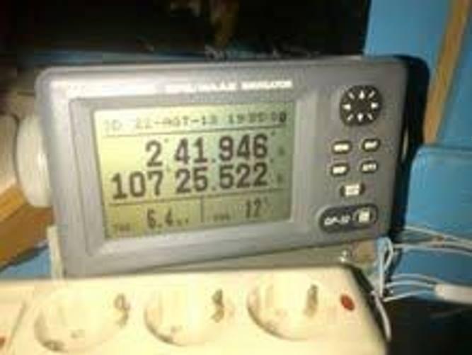 Kapal Express Bahari Terbakar di Selat Nasik