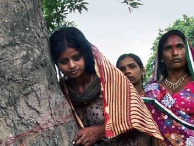 DI INDIA, PEREMPUAN BISA MENIKAH DENGAN POHON