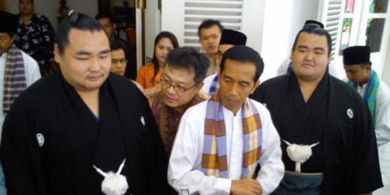 Dubes Jepang Bawa Dua Pesumo Temui Jokowi