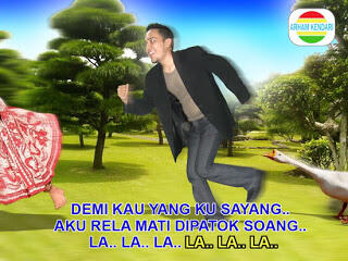 Adegan Dalam Sinetron Indonesia Sumber: http://www.unikgaul.com/2012/08/adegan-dalam
