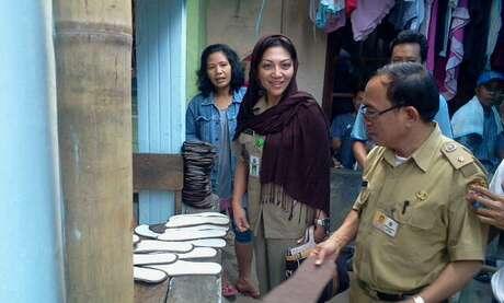 Ibu Susan, Lurah Cantik Lenteng Agung yang Doyan Blusukan