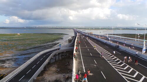 &#91;FOTO&#93; JALAN TOL Laut Bali