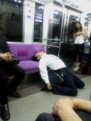 Kelakuan Aneh Orang Jepang di Dalam Kereta