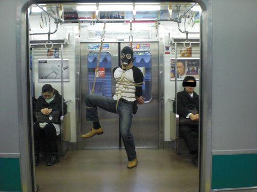 Kelakuan Aneh Orang Jepang di Dalam Kereta