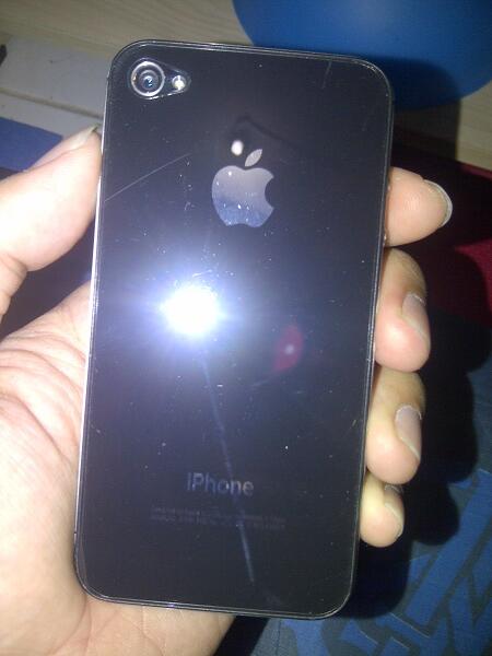 DIJUAL iPhone 4 CDMA 16GB FULLSET dan BB MONZA BATANGAN, masuk dulu gan!