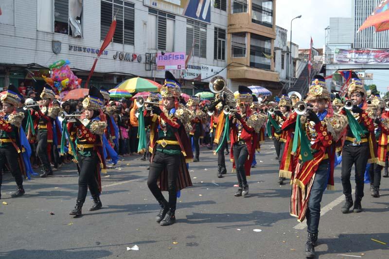 Keboborokan dibalik indahnya Jember Fashion Carnival