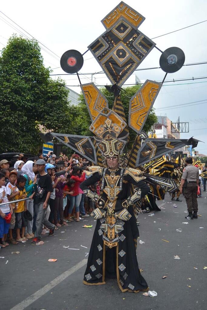Keboborokan dibalik indahnya Jember Fashion Carnival