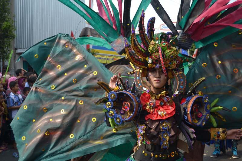 Keboborokan dibalik indahnya Jember Fashion Carnival