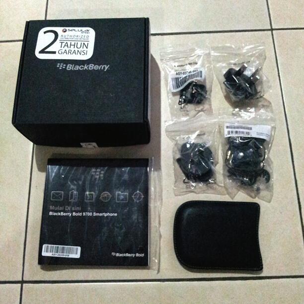 Blackberry Bold 9700 Onyx 1 Black (eks garansi selular shop)