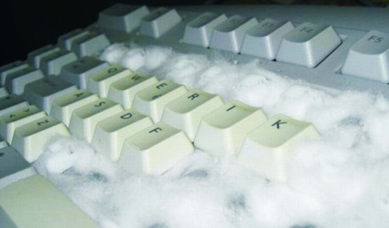 4 Langkah Bercocok Tanam dengan Keyboard Komputer Bekas