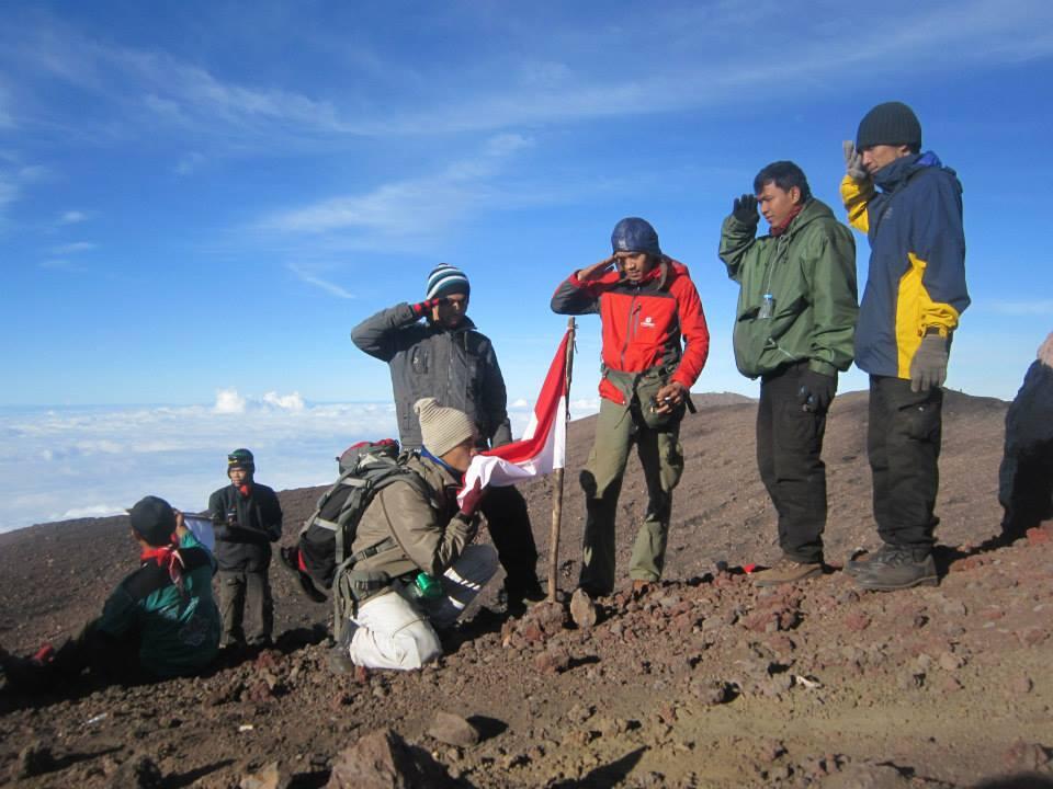 Puncak slamet 17 Agustus 2013