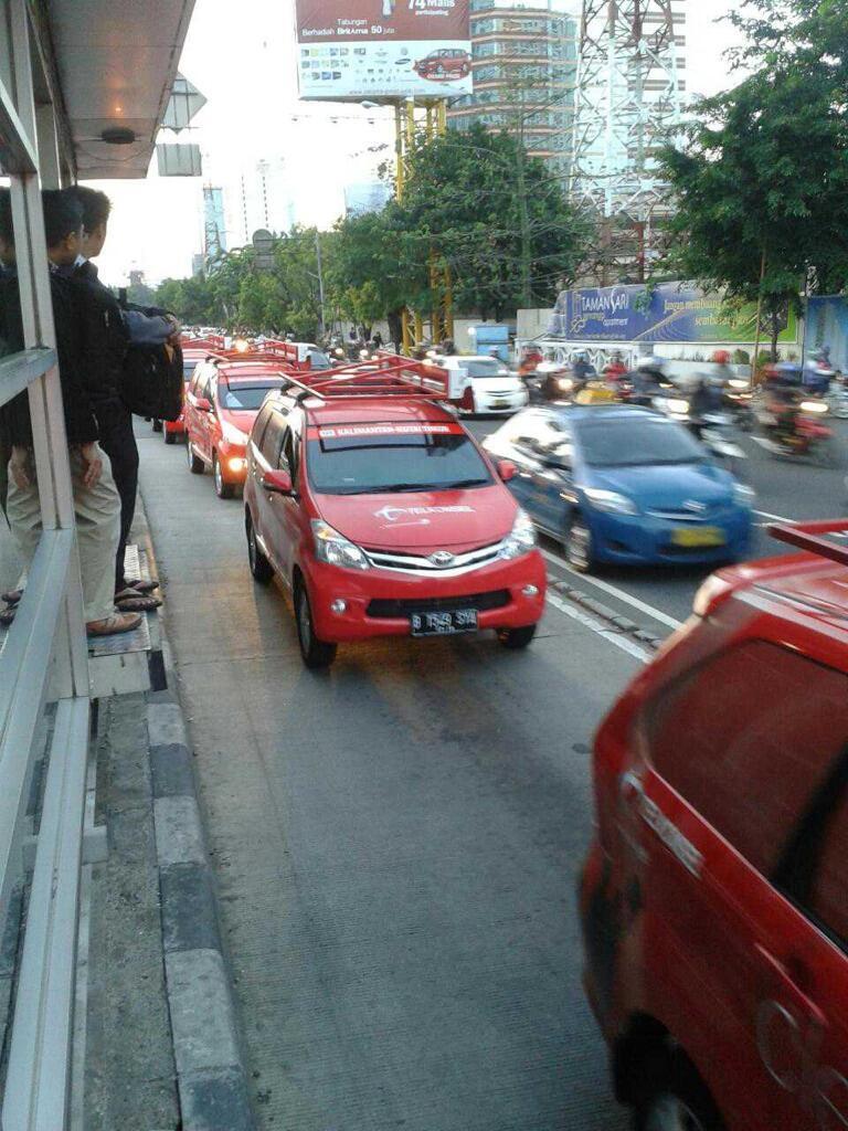 Berikut kendaraan pejabat yang memasuki Jalur Transjakarta