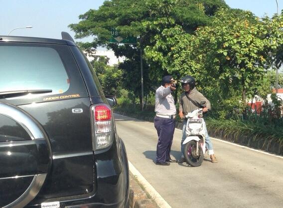 Berikut kendaraan pejabat yang memasuki Jalur Transjakarta