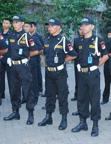 Menurut ane ini solusi membuat transportasi umum menjadi pilihan utama masyarakat
