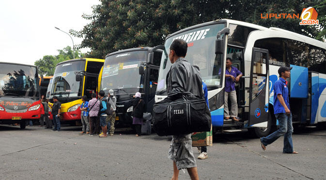 Menurut ane ini solusi membuat transportasi umum menjadi pilihan utama masyarakat