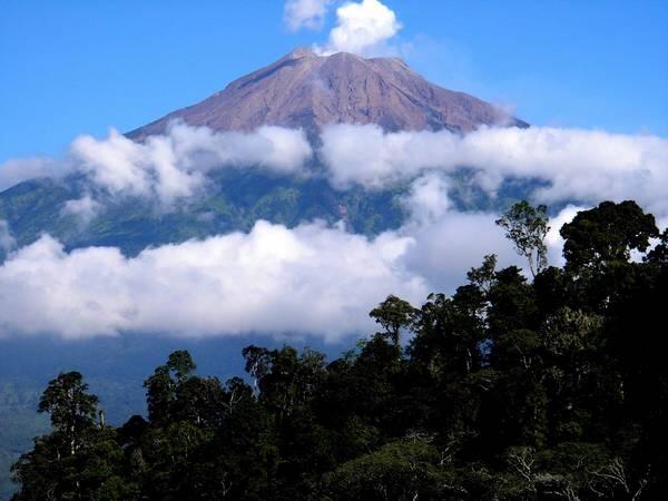 Gunung Kerinci Jambi Tertinggi di Sumatera
