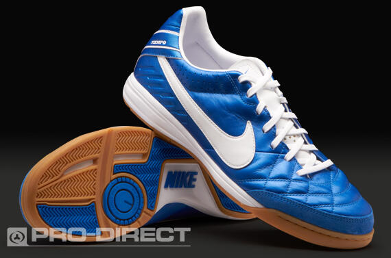 (Share)Sepatu Futsal Dengan Desain Terkeren Menurut Agan-Agan sekalian