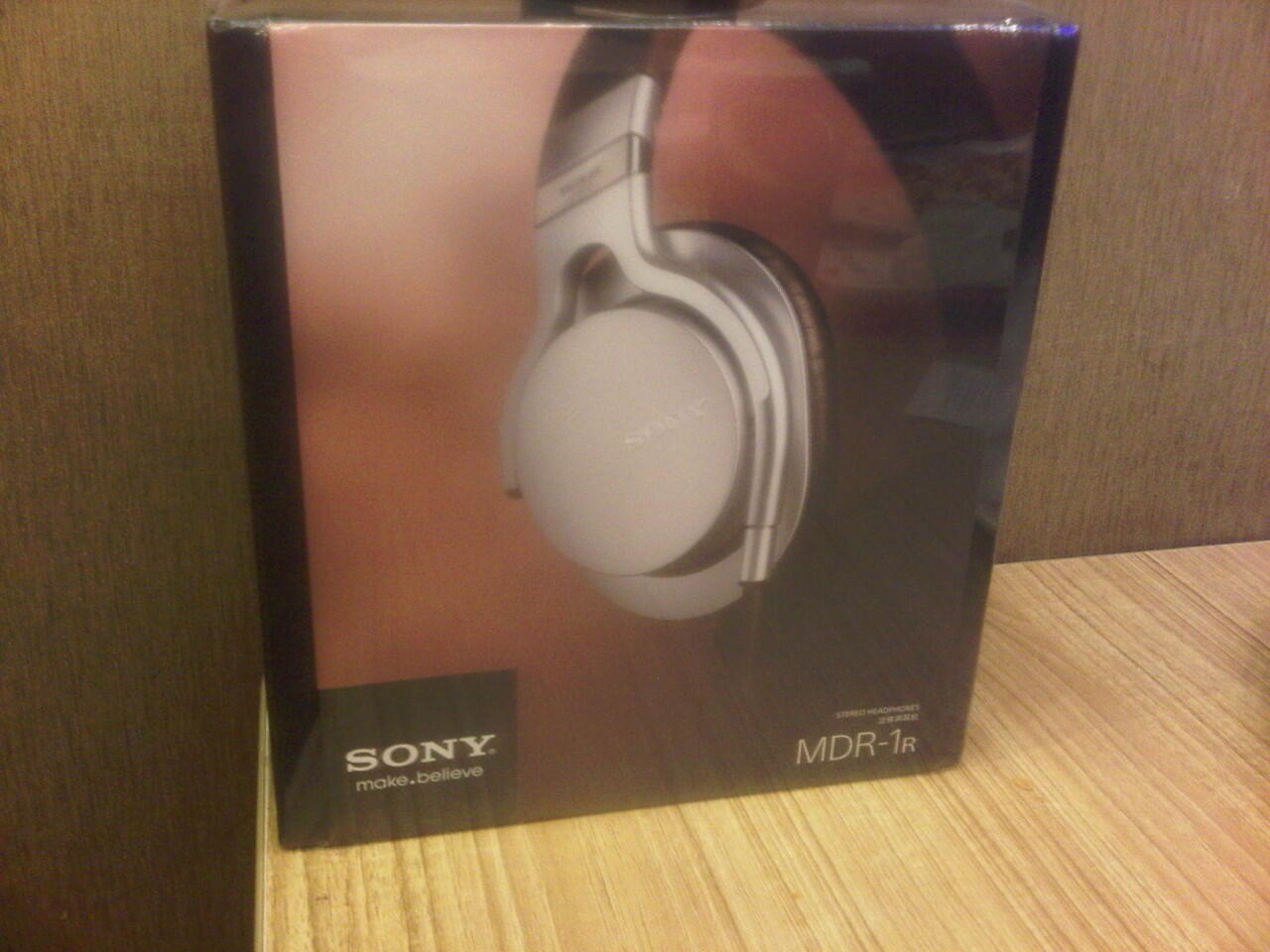 Headphone Sony MDR 1-R (Rp.2jt Promo sampai 31 agustus 2013)