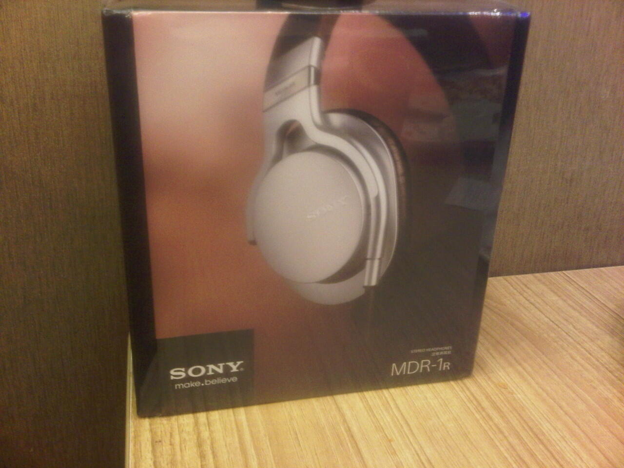 Headphone Sony MDR 1-R (Rp.2jt Promo sampai 31 agustus 2013)