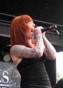 Band metal dengan vocalist wanita~