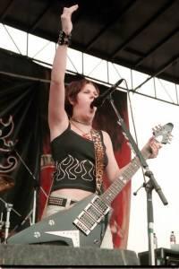 Band metal dengan vocalist wanita~