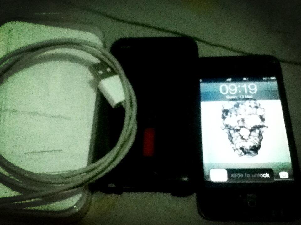 IPOD TOUCH 4G 8GB MURAH KOMPLIT NEGO
