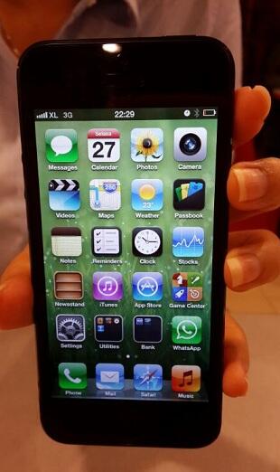 Dijual Iphone 5 hitam 16 GB berusia 2 bulan