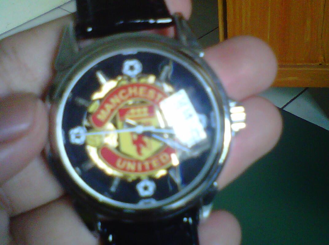 640 Gambar gambar jam tangan manchester united Terkini