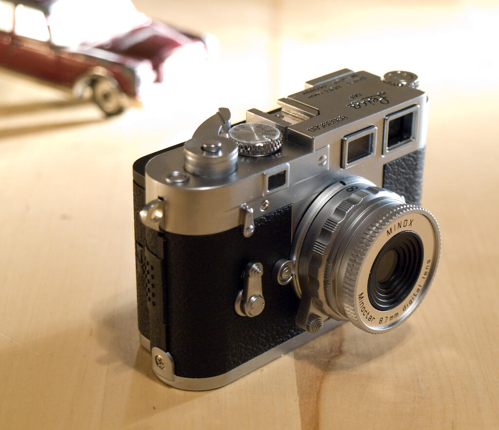 Iphone 4/4s case model lumica camera