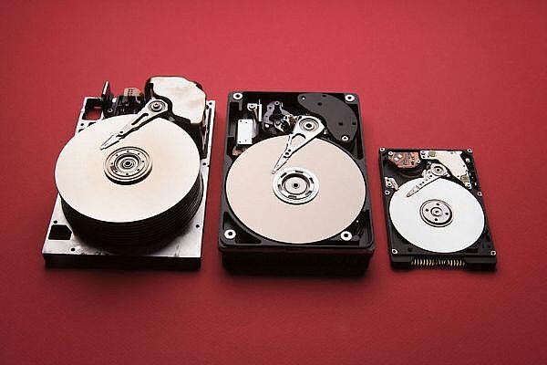 Kapasitas Hard Disk terbesar : 1 Yottabyte = 1000 Milyar Hard Disk