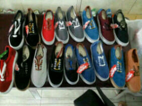 kaos distro,sepatu vans, sendal kickdenim,kaos made usa &surving