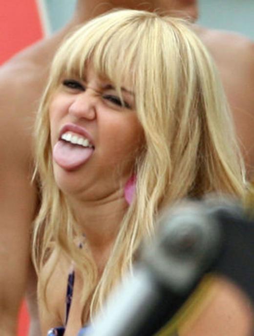 [PIC] Galeri Miley Cyrus Pamer Lidah