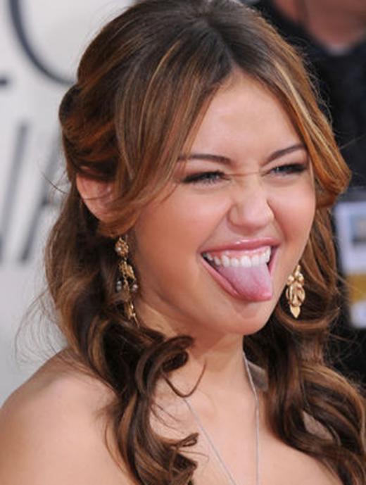 [PIC] Galeri Miley Cyrus Pamer Lidah