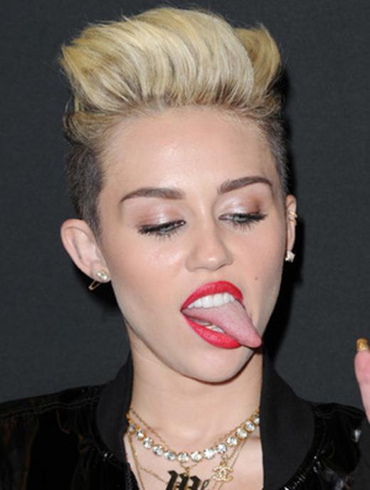 [PIC] Galeri Miley Cyrus Pamer Lidah