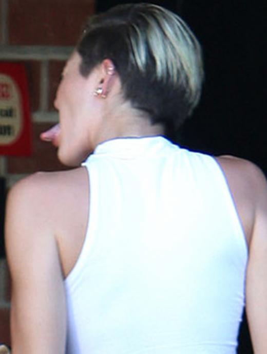 [PIC] Galeri Miley Cyrus Pamer Lidah