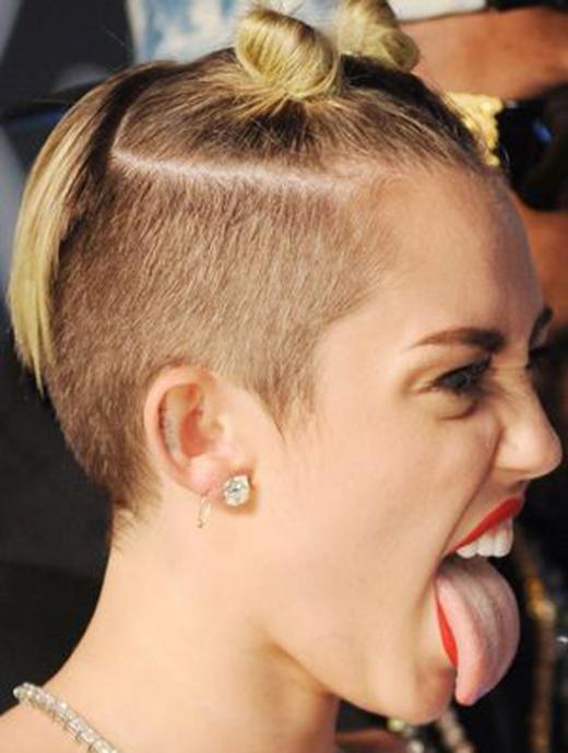 [PIC] Galeri Miley Cyrus Pamer Lidah