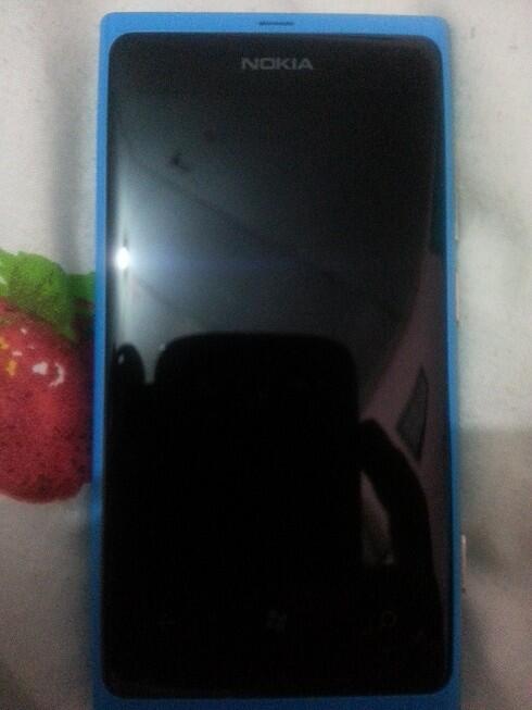 NOKIA LUMIA 800 CYAN BIRU GARANSI NOKIA SAMPAI APRIL 2014