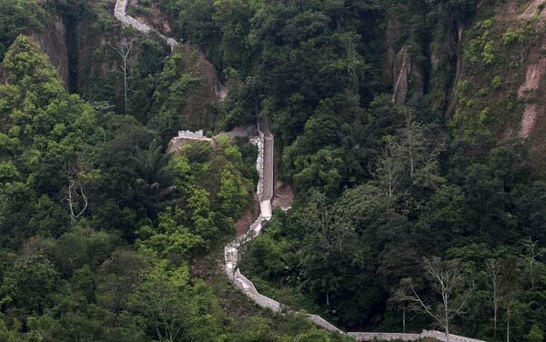 Tembok Cina Ala Sumatra &#91;Great Wall Van Andalas &#93;